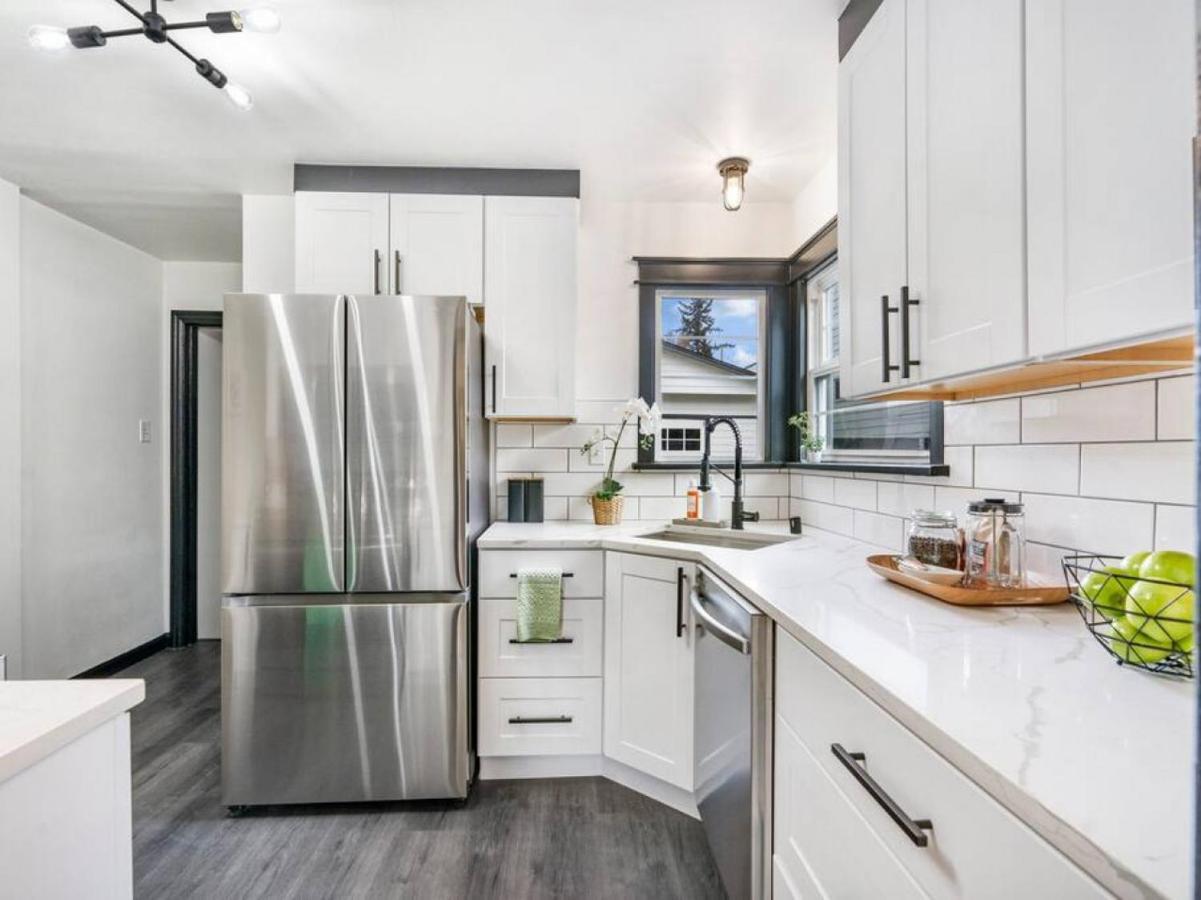 Picture Perfect Bungalow In The Heart Of Dt ונקובר מראה חיצוני תמונה